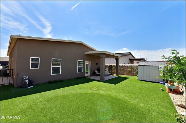 Building Photo - 2225 Tierra Delmonte Dr