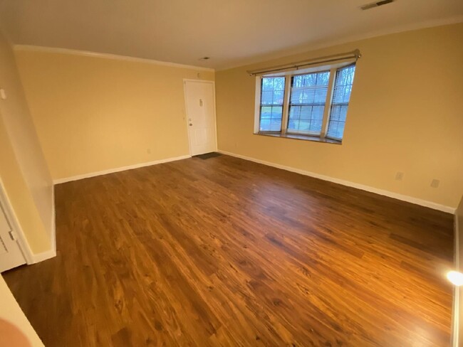 Building Photo - PRICE IMPROVEMENT!!  CHARMING 2 BEDROOM CO...