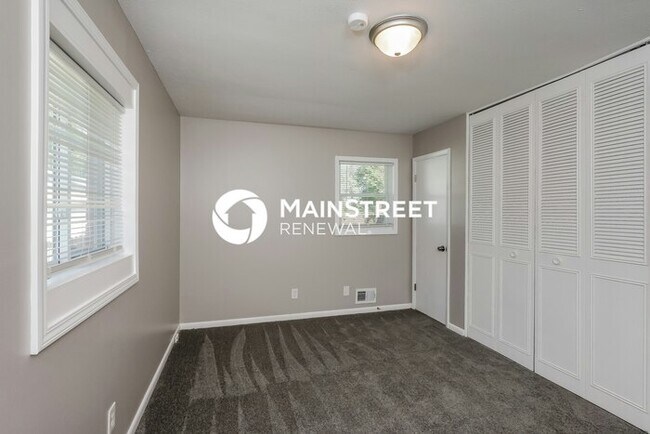 Building Photo - 3 Bedroom Pet-Friendly Home in LOUISVILLE,...