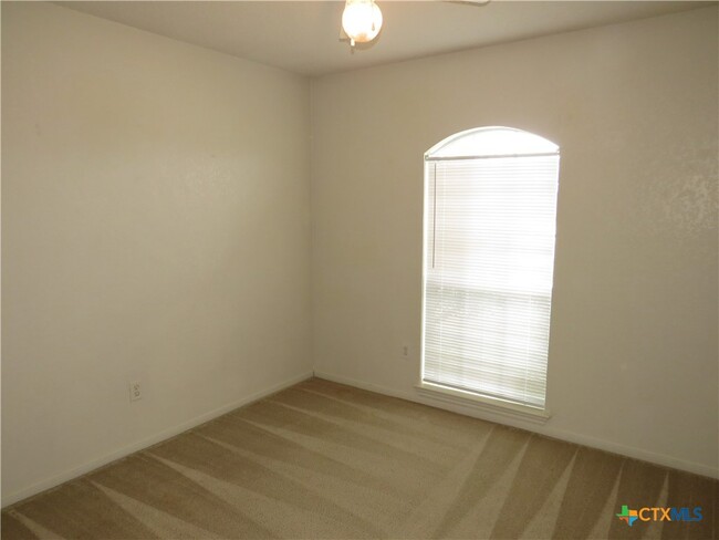 Building Photo - 2706 David Dr