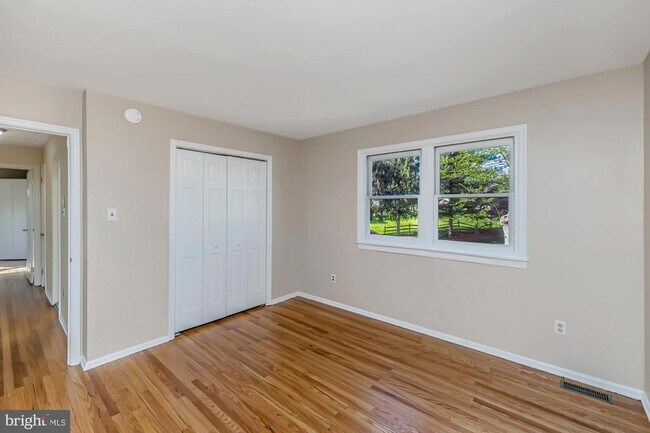 Building Photo - 60 Paul Cir