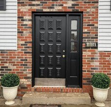 Building Photo - 15 S Park Row