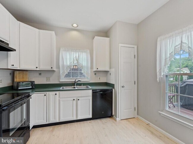 Building Photo - 2 W Kyla Marie Dr