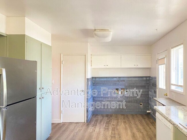 Building Photo - 5230 NE Laurel Dr