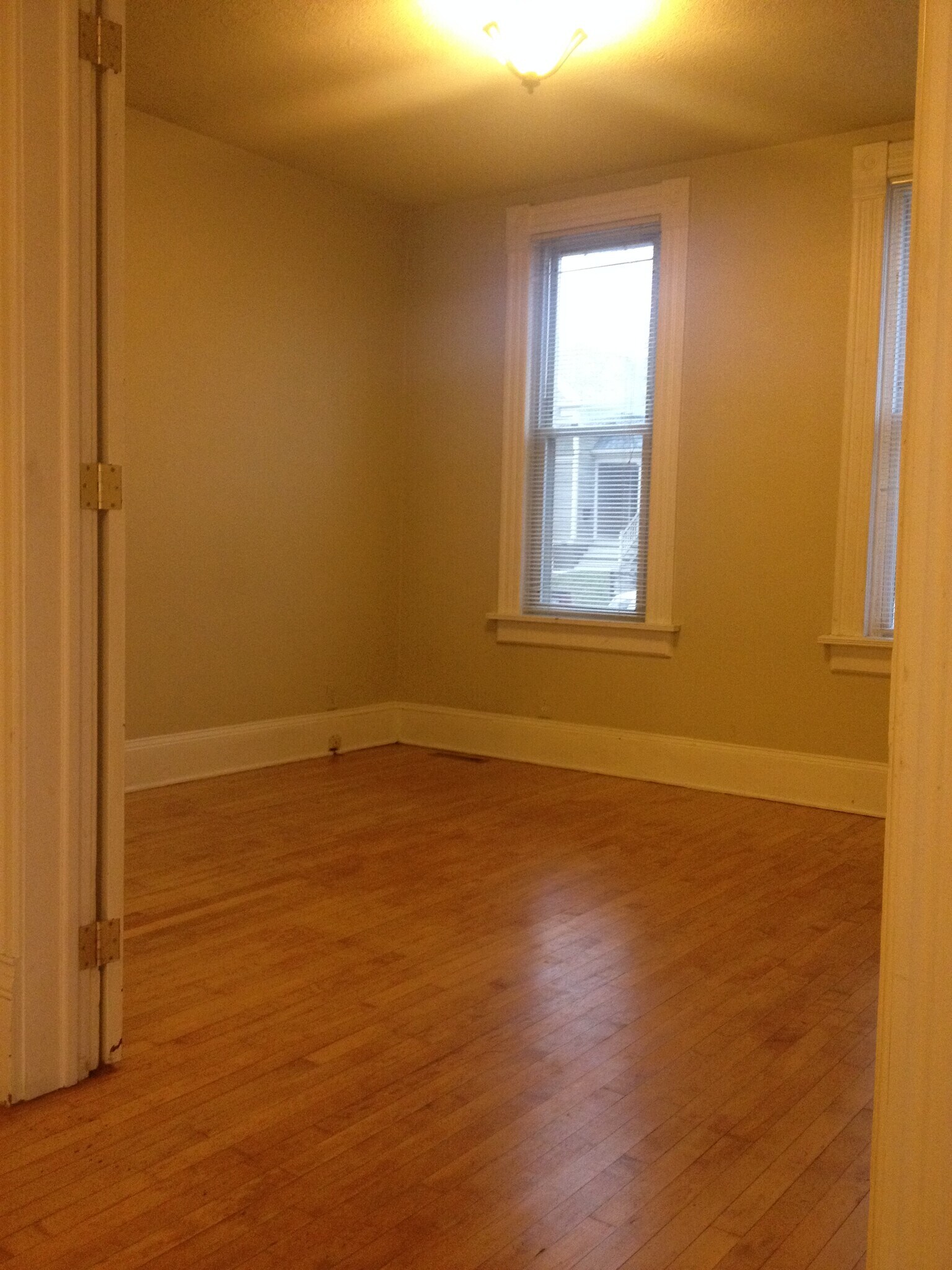 Building Photo - 2235 S Robinson Ave