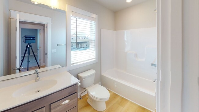 Building Photo - Gilbert 3 Bedroom Townhouse Available Augu...