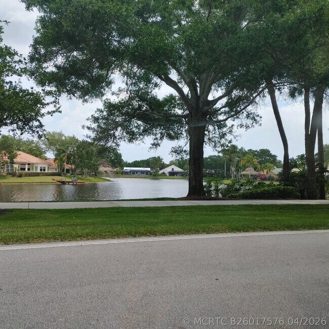 Building Photo - 6325 Winding Lake Dr