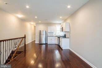 Building Photo - 723 S 56th St