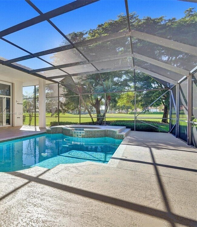 Building Photo - 2501 Poinciana Dr