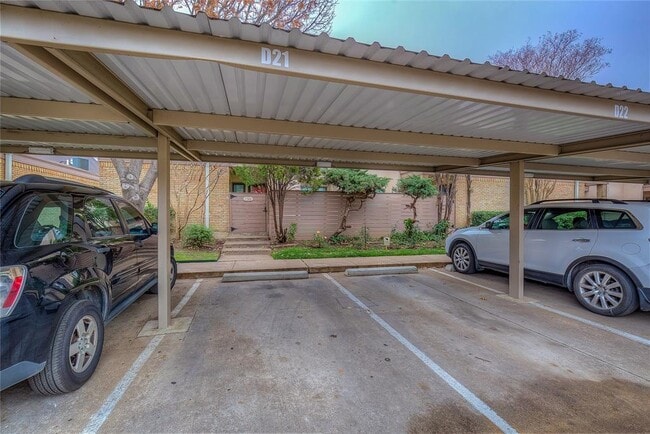 Building Photo - 3121 Park Ln