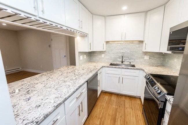 Building Photo - 7634 Hollister Ave