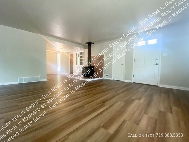 Building Photo - 2215 Bonfoy Ave