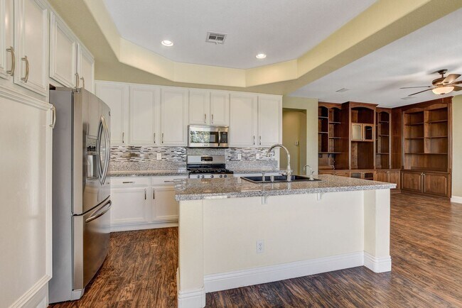 Building Photo - Stunning Summerlin Pool Home!