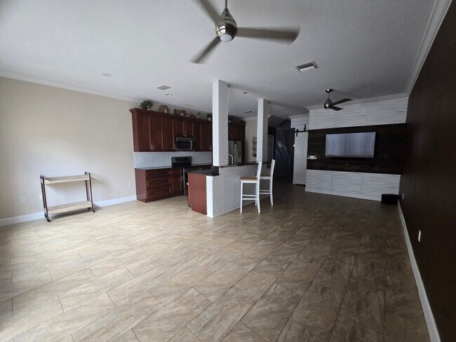 Building Photo - 802 King Neptune Ln