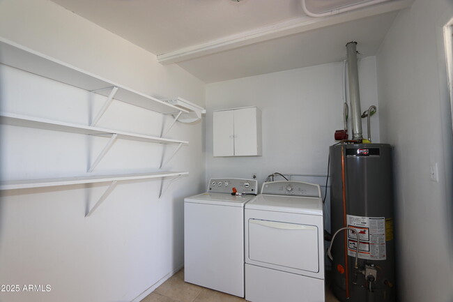 Building Photo - 6907 E Earll Dr