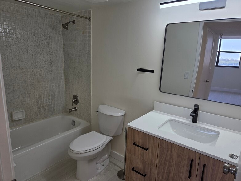 3rd Bedroom En-suite - 290 174th St
