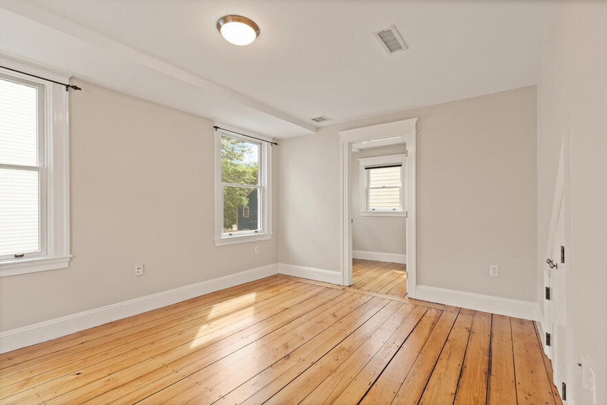 Building Photo - 159 5th St
