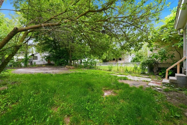 Building Photo - Freshly Updated 3BR Home