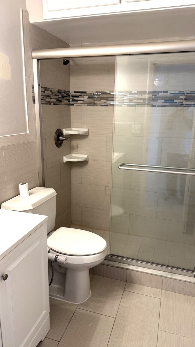 Building Photo - 2760 Banyan Rd