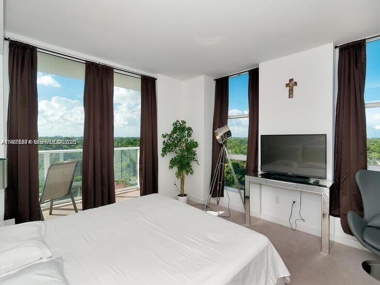 Building Photo - 4250 Biscayne Blvd