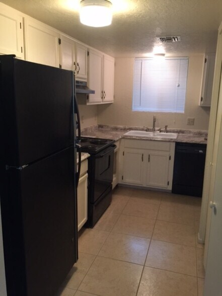 Building Photo - 3407 E Presidio Rd