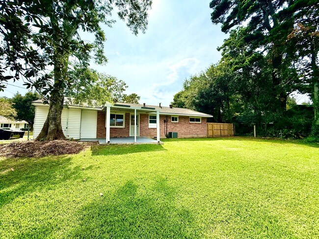 Building Photo - 2235 E Contour Dr