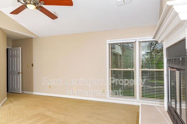 Building Photo - 4661 Saron Dr
