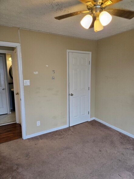 Building Photo - 180 Kenwood Dr