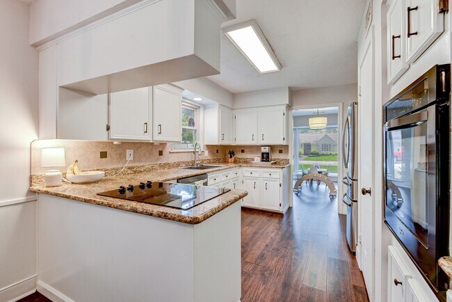 Building Photo - 10707 Piping Rock Ln