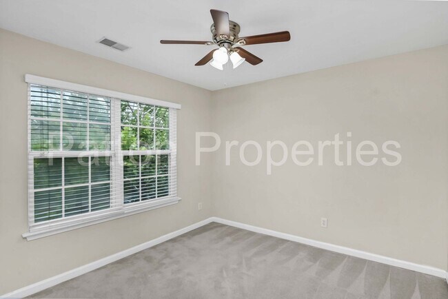 Building Photo - Rosewood Hills Home