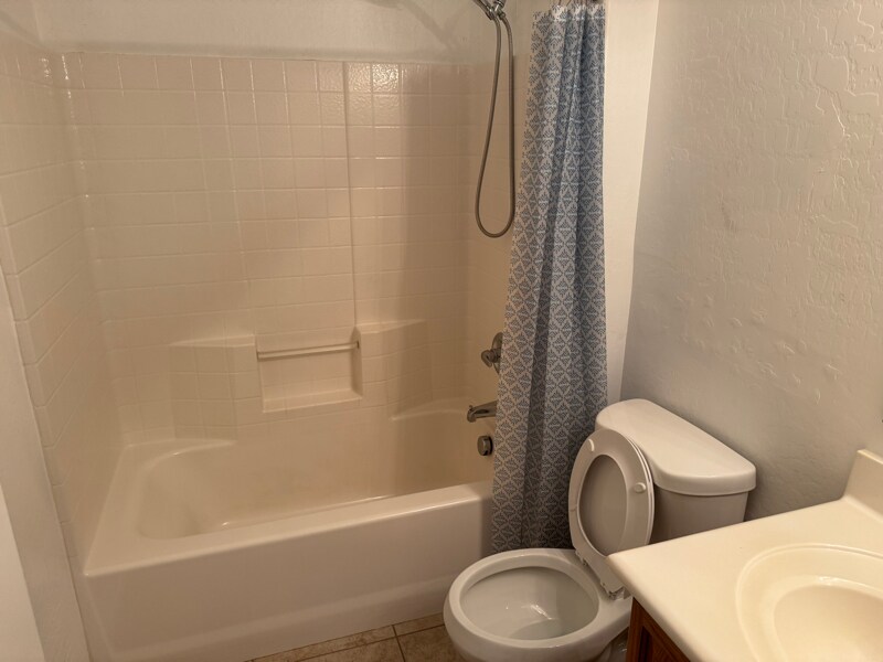 Building Photo - 1537 E Alba Dr