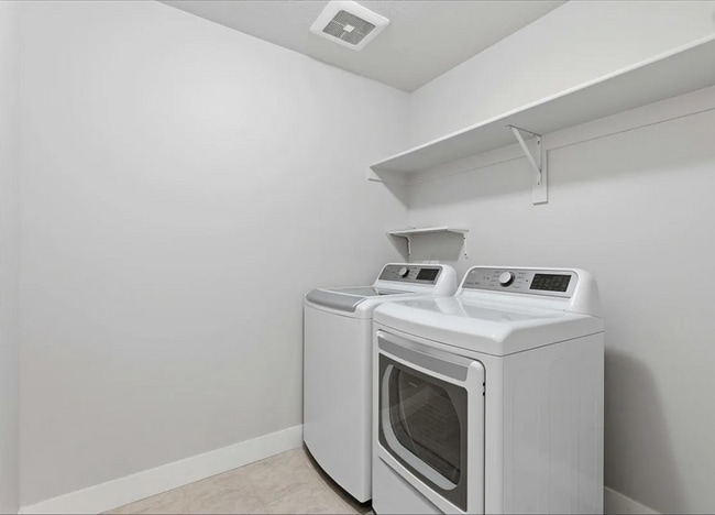 Building Photo - Available now!! 7 Bedroom/3.2 Bathroom home in Lehi