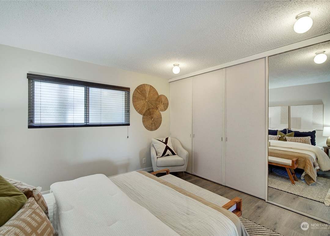 Building Photo - 400 Melrose Ave E