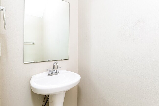 Building Photo - 4611 Meadowfield Rd