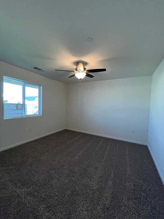 Building Photo - Brand new built! Available Now!