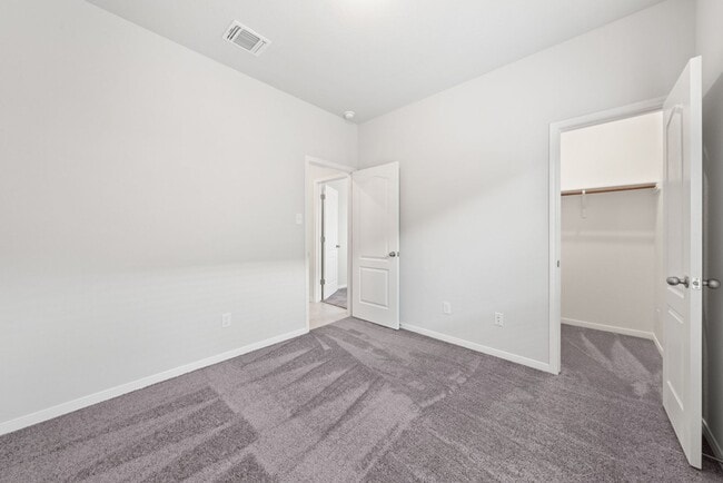 Building Photo - 737 Gingham Trl