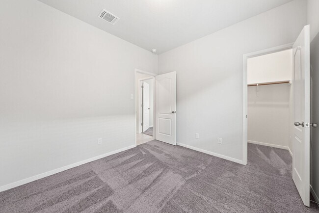 Building Photo - Modern 4-Bedroom, 2-Bath Home in Troy – Be...