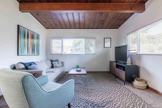 Building Photo - 814 Emily Dr