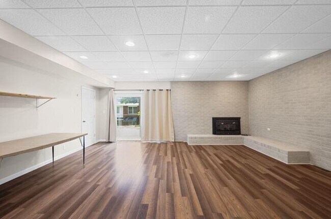 Building Photo - 4717 Brentwood Dr