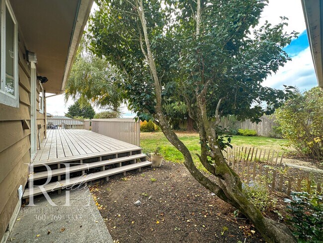 Building Photo - Enjoy Breathtaking Sunsets in the Heart of Manette