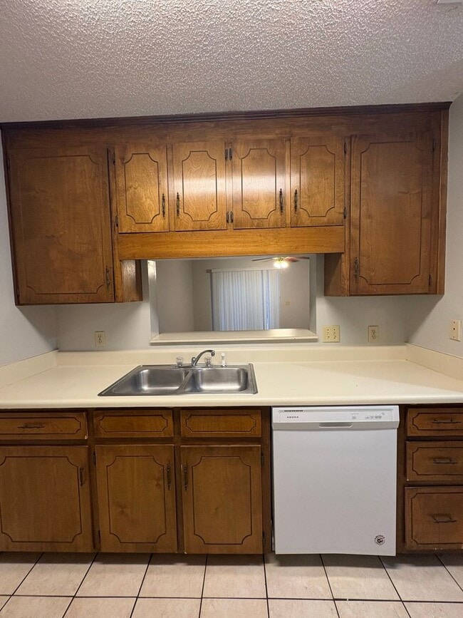 Building Photo - 214 Candlebrook Dr