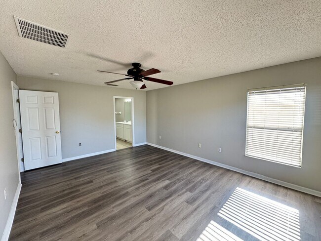 Building Photo - Split Floor plan 3/2 in Poinciana