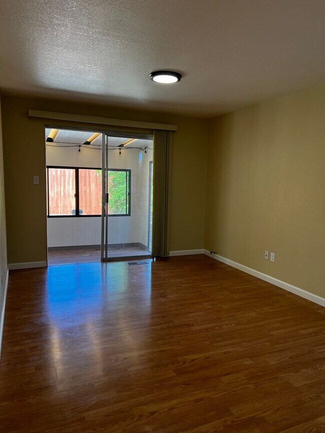 Building Photo - 515 Nancy Cir
