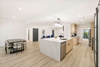 Building Photo - 3327 Freshmeadows Dr