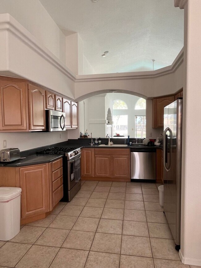 Building Photo - 2056 Desert Lakes Dr