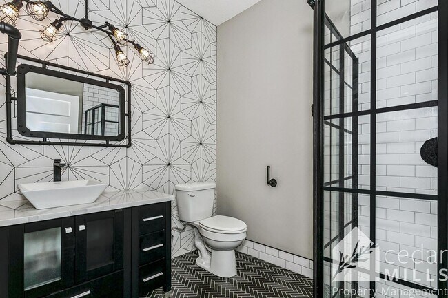 Primary Photo - 109 N Main St