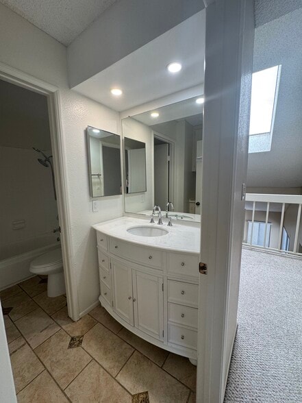 Hallway Bathroom - 3882 Radcliffe Ln