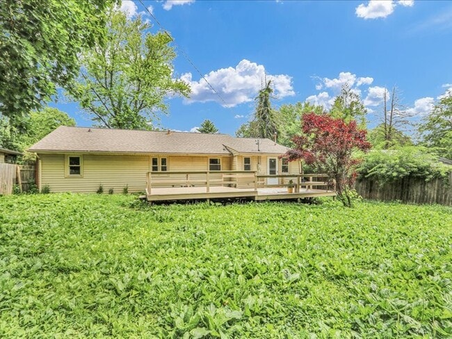 Building Photo - 615 Breen Dr
