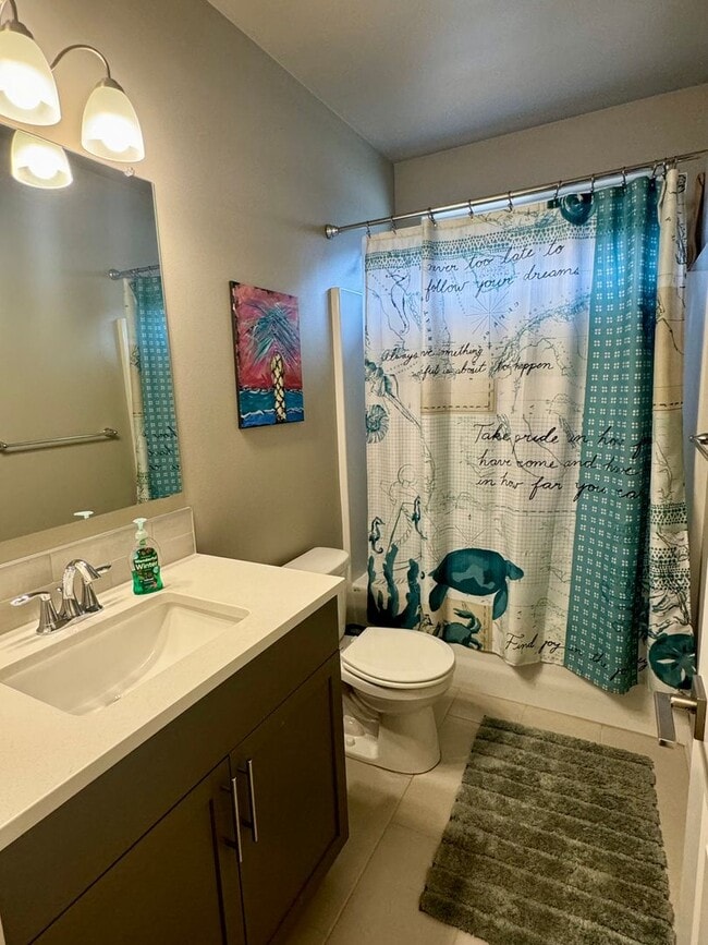 Building Photo - Fully Furnished 3 Bed/2 Bathroom Home-2042...