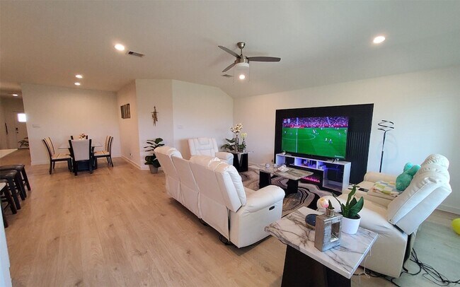 Building Photo - 31739 Margaret Woods Ln